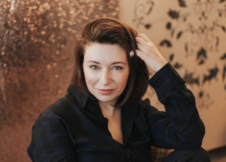 Artistic portrait of soprano Katrina Krumpane
